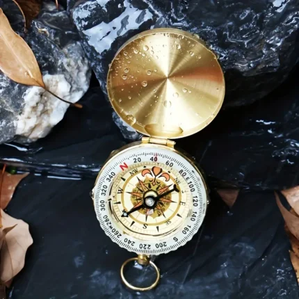 Kişiselleştirilebilir fosforlu metal pusula, haritalama için ideal.