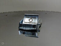 25 mm yaylı toka, saçları güvenli ve şık toplamak için.