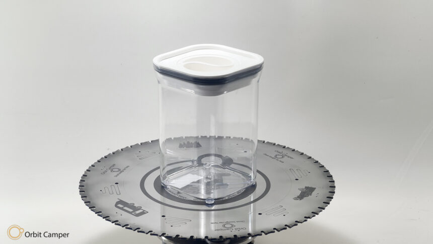 Plastik Contalı Yiyecek Saklama Kabı Plastik contalı gıda saklama kabı, tazeliği korur.