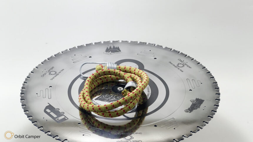 Bagajınızı güvenle sabitlemek için sağlam bagaj halatı.