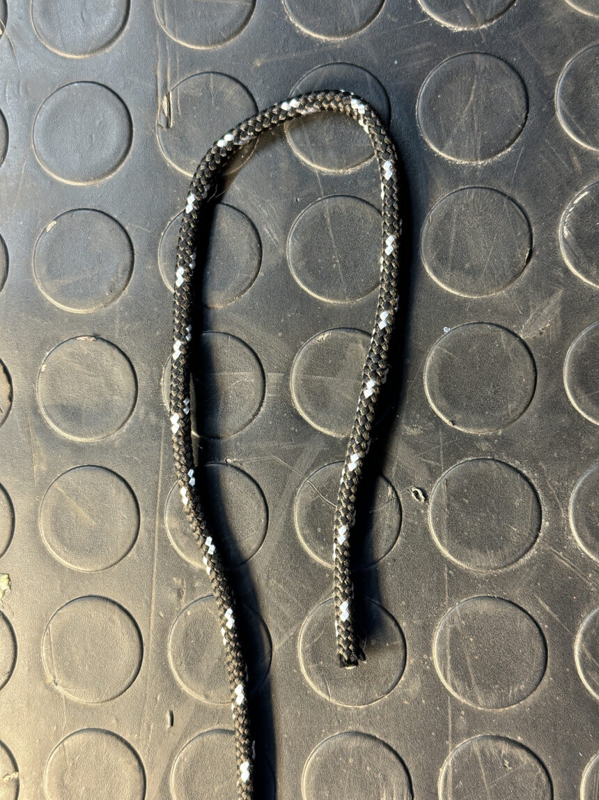 4 mm Gergi İpi (Siyah) 4 mm siyah gergi ipi, dayanıklı ve çok yönlü.