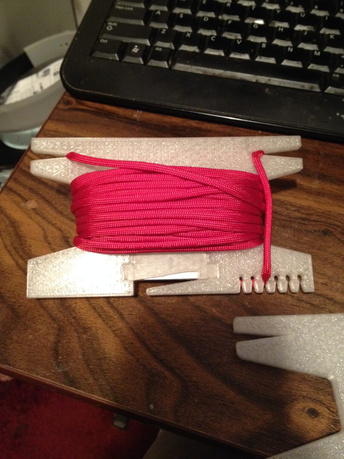 Parakord ipi sarma ve kesme aparatı, 3D baskılı.