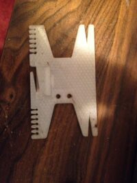 Parakord ipini sarmak ve kesmek için 3D baskılı aparat.