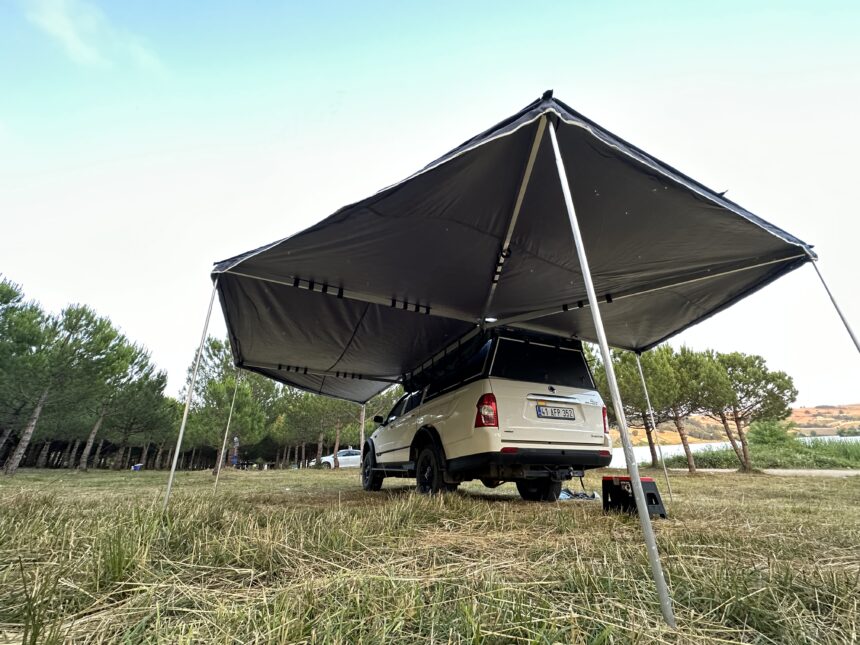 Sahra tipi araç yan tente, 270 derece açılabilir.