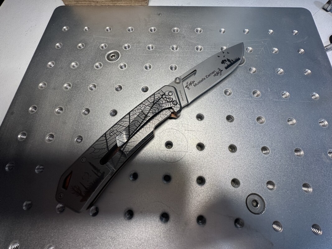 Katlanabilir av bıçağı, sağlam metal gövde, güvenli kilit.