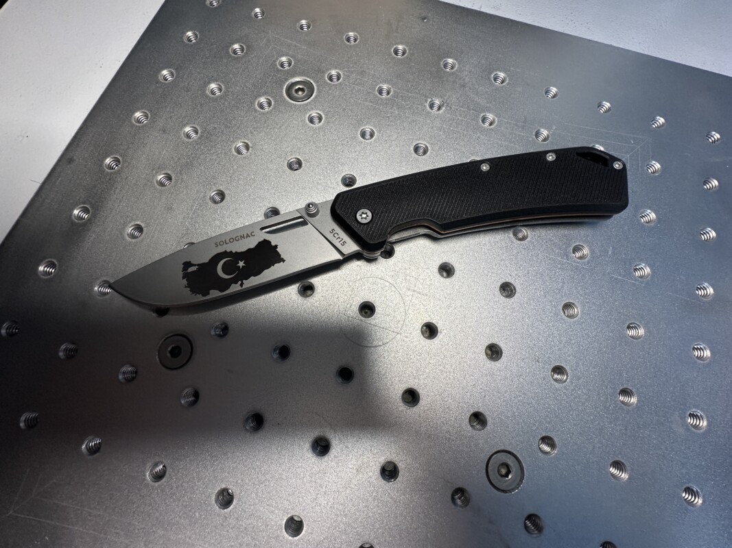 Katlanabilir av bıçağı, sağlam metal gövde, güvenli kilit.