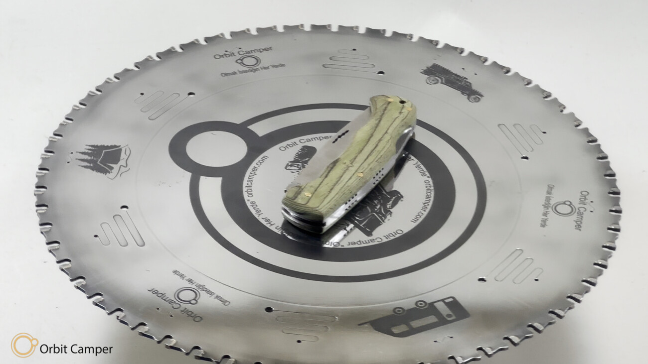 Orbit Camper çakısı, kamp için ideal, dayanıklı ve kompakt.