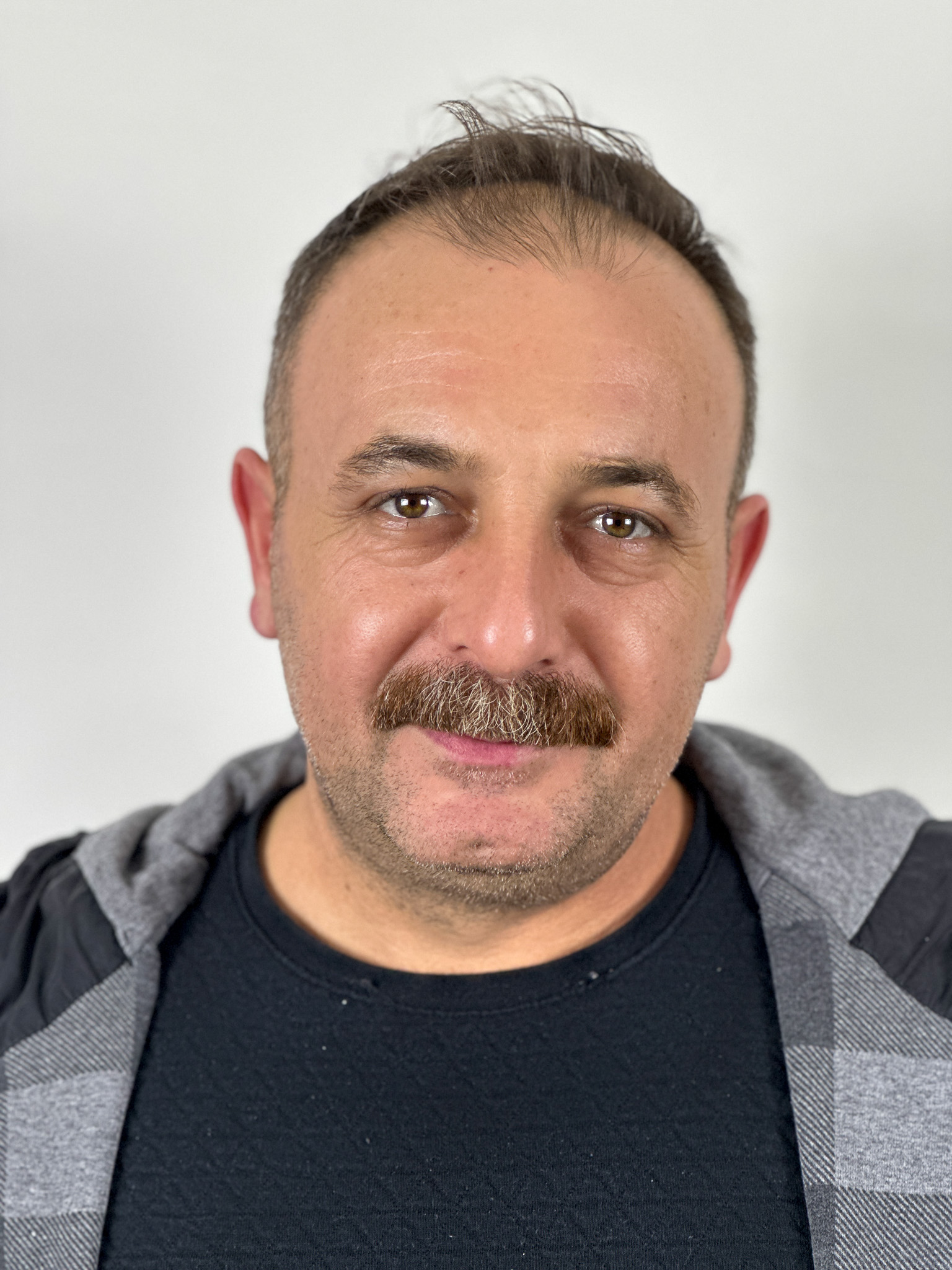 Şık ve modern tasarım, kaliteli ahşap sehpa.