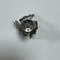 Hafif ve dayanıklı titanyumdan yapılmış mini kamp ocağı.