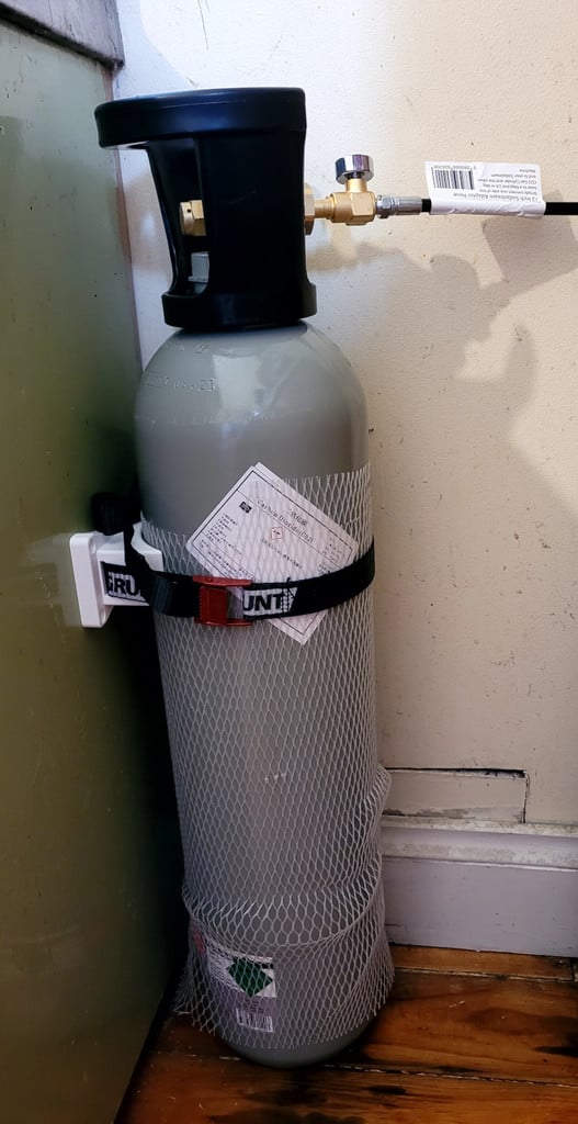 Gaz tüpü sabitleyici aparatı, güvenli ve sağlam montaj.