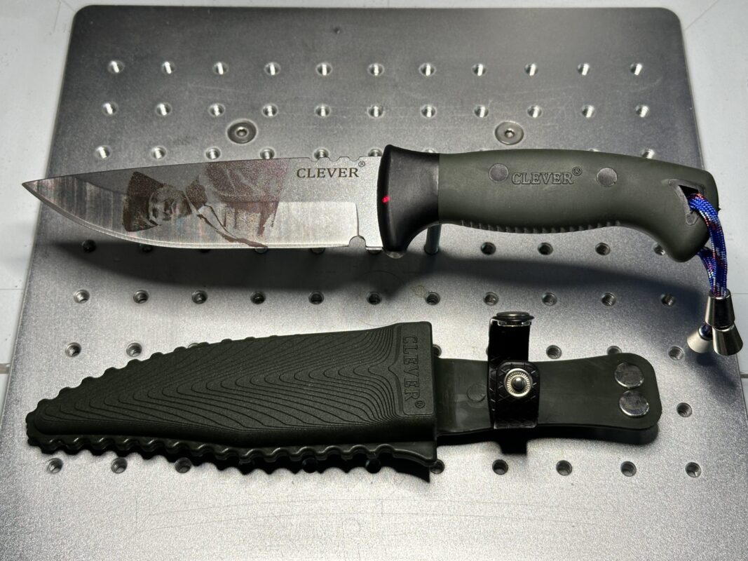 Atatürk Temalı Kılıflı Kamp Bıçağı Atatürk temalı, kılıflı, dayanıklı kamp bıçağı.