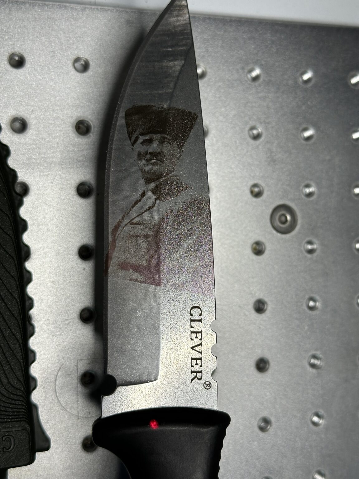 Atatürk temalı, kılıflı, dayanıklı kamp bıçağı.