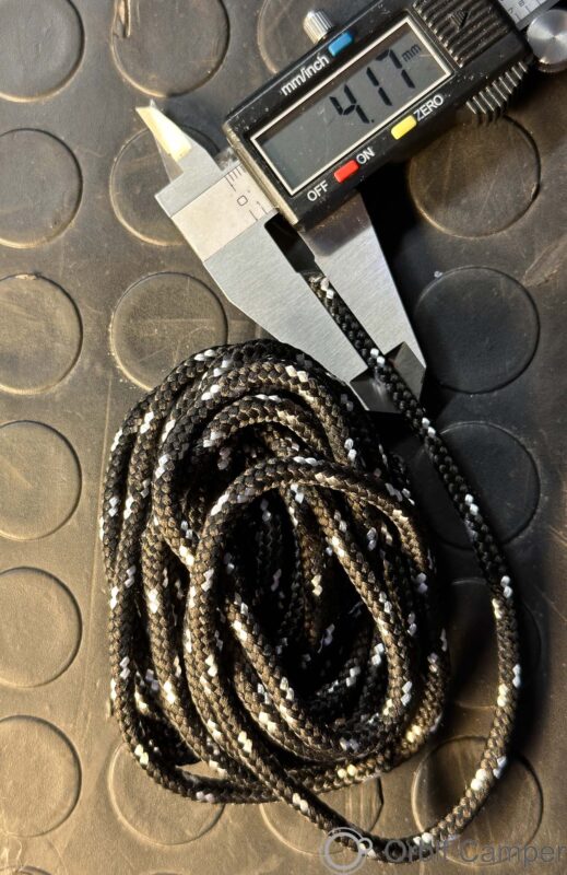 İki adet ip, örgü veya el işi için ideal.