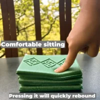 Taşınabilir katlanır oturma pedi, kamp, piknik ve seyahat için ideal.