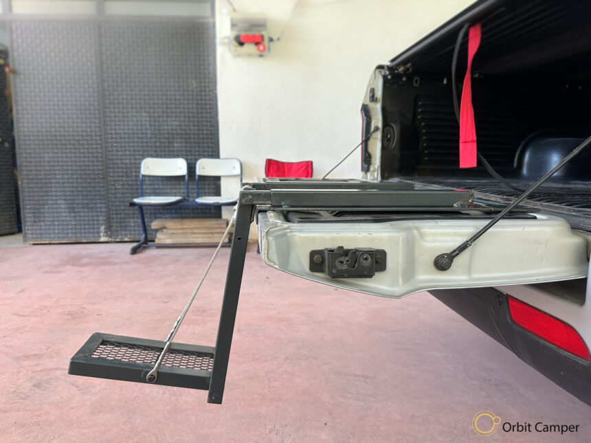 Pikap kasa kapağı merdiveni, kolay iniş çıkış.