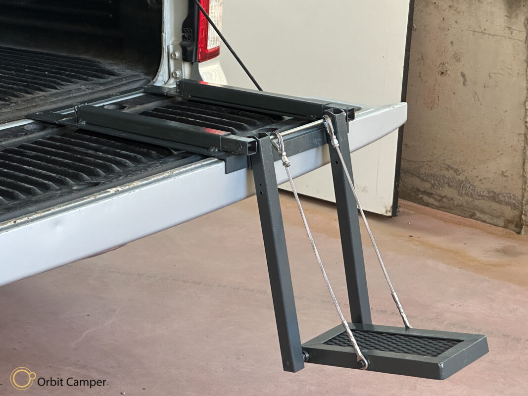 Pikap kasa kapağı merdiveni, kolay iniş çıkış sağlar.