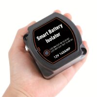 Modern tasarım masa lambası, şık ve fonksiyonel.