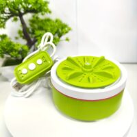 Modern tasarım masa lambası, şık ve fonksiyonel.