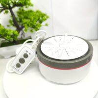 Modern tasarım masa lambası, şık ve fonksiyonel.