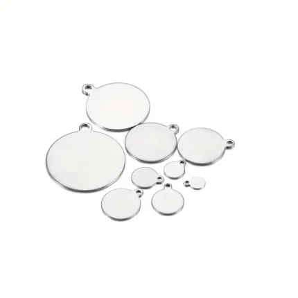 Modern tasarım masa lambası, şık ve fonksiyonel.