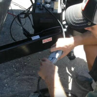 Modern tasarım masa lambası, şık ve fonksiyonel aydınlatma.