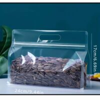 Modern tasarım masa lambası, şık ve fonksiyonel.