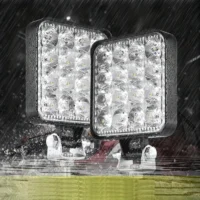 16 LED'li kare beyaz sis farı, 48W, 12-24V araçlar için.