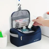 Makyaj malzemelerinizi düzenli taşıyın.