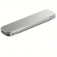 Gri katlanabilir telefon tutucu, eller serbest kullanım için.