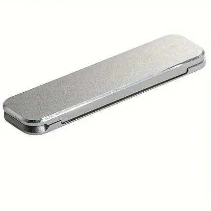 Gri katlanabilir telefon tutucu, eller serbest kullanım için.