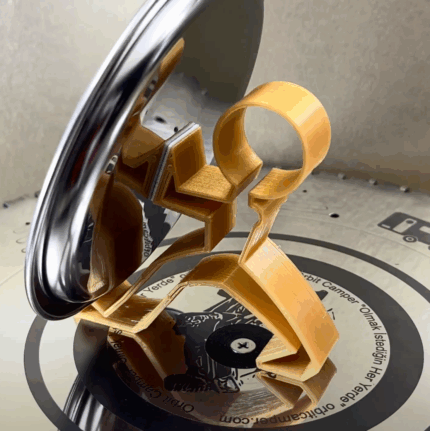 Telefon ve fotoğraf makinesi için çok amaçlı, güvenli tutucu.