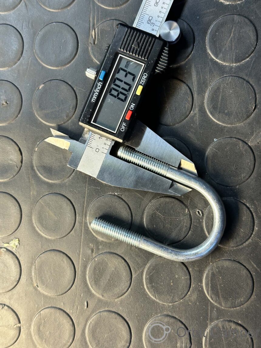 U Bolt (1) U Bolt bağlantı elemanı, sağlam ve dayanıklı.
